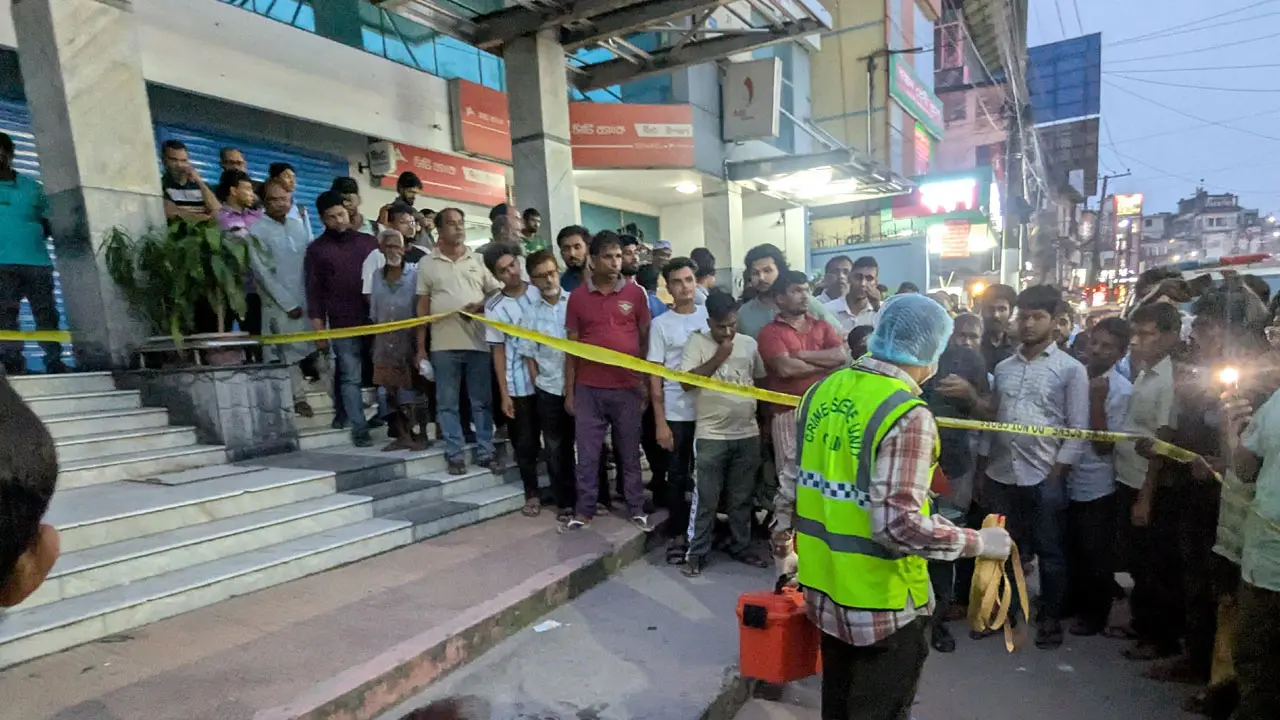 রংপুরে হোটেলের ছাদ থেকে পড়ে কলেজছাত্রীর মৃত্যু