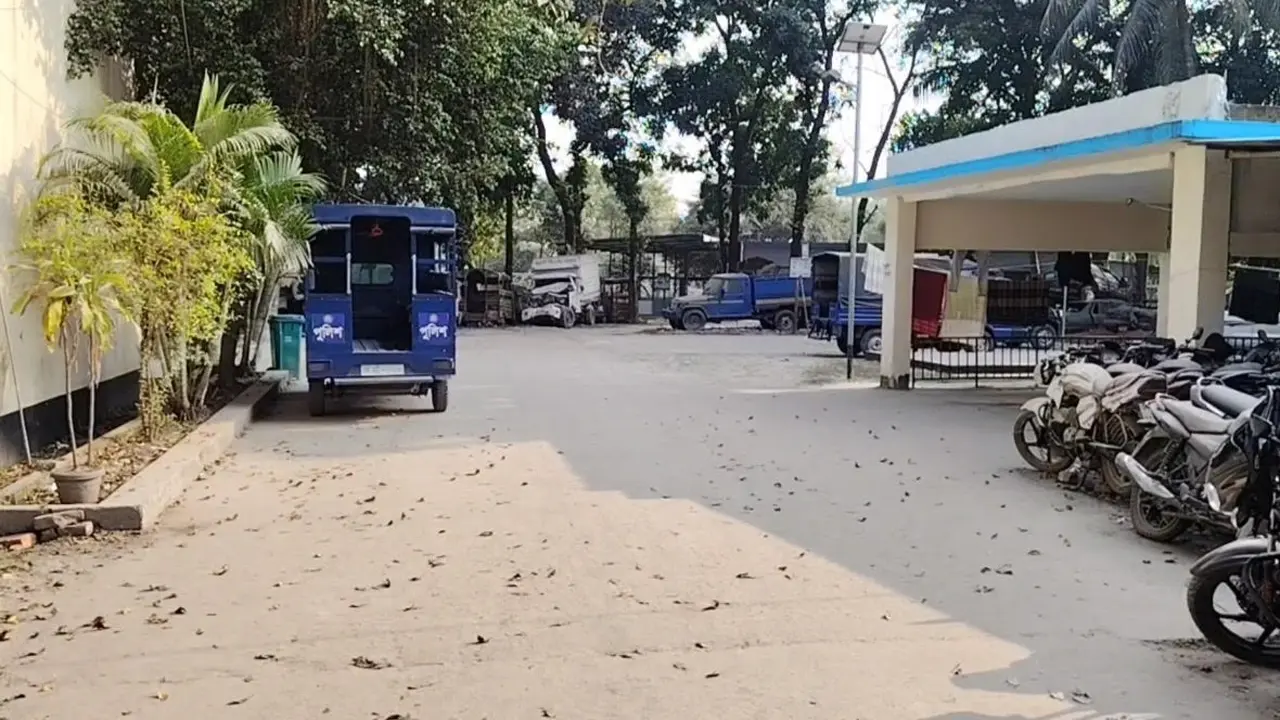 আমাকে হাজতে ভরেন, আমি বালতির পানিতে চুবিয়ে আরশিকে মেরেছি