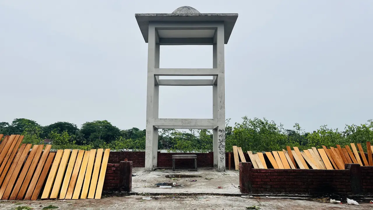 ভৈরব নদে দখল-দূষণের মহোৎসব, হারাচ্ছে প্রাণ ও প্রবাহ