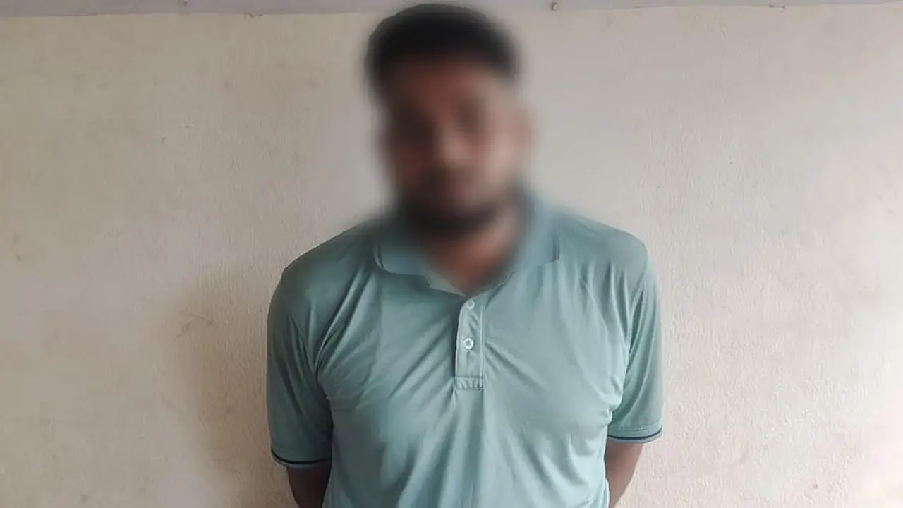 থানার সেকেন্ড অফিসার পরিচয়ে প্রতারণা, আইফোনসহ যুবক গ্রেপ্তার