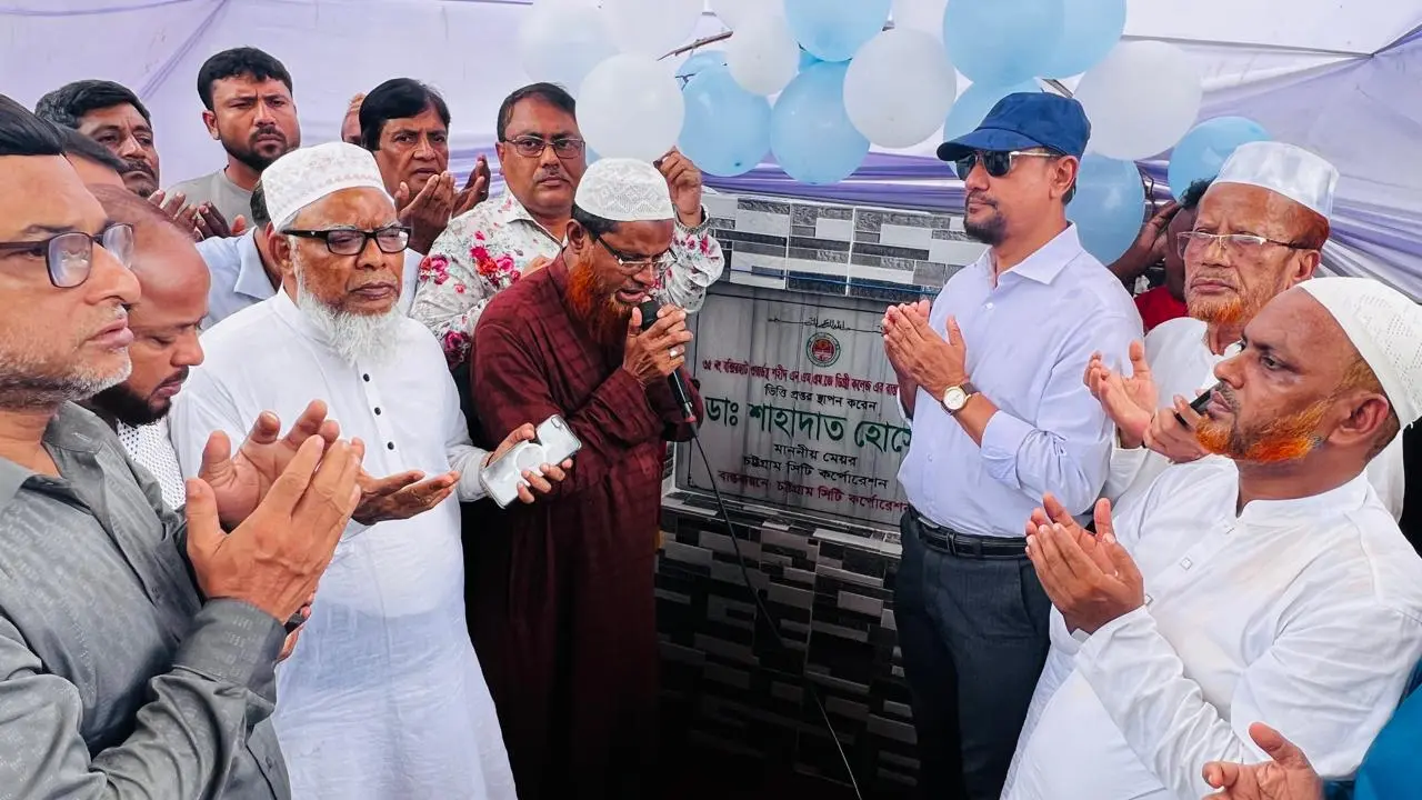 দীর্ঘদিন ধরে অবহেলিত সড়কের উন্নয়নে কাজ করা হচ্ছে : মেয়র শাহাদাত