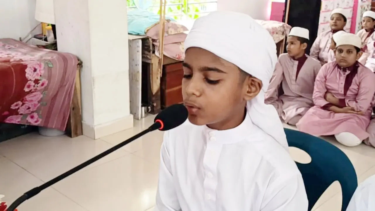 ১২ বছর বয়সে কোরআনের হাফেজ