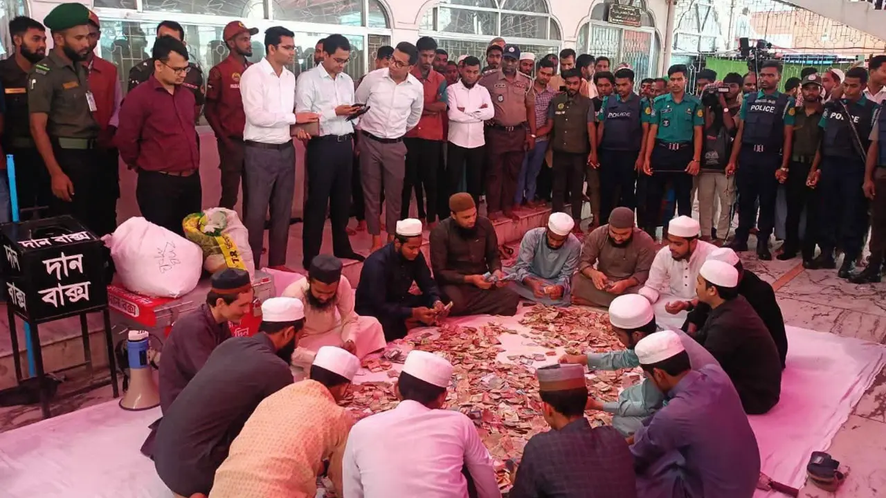 প্রকাশ্যে খোলা হলো শাহজালালের মাজারের দানবাক্স, চলছে গণনা