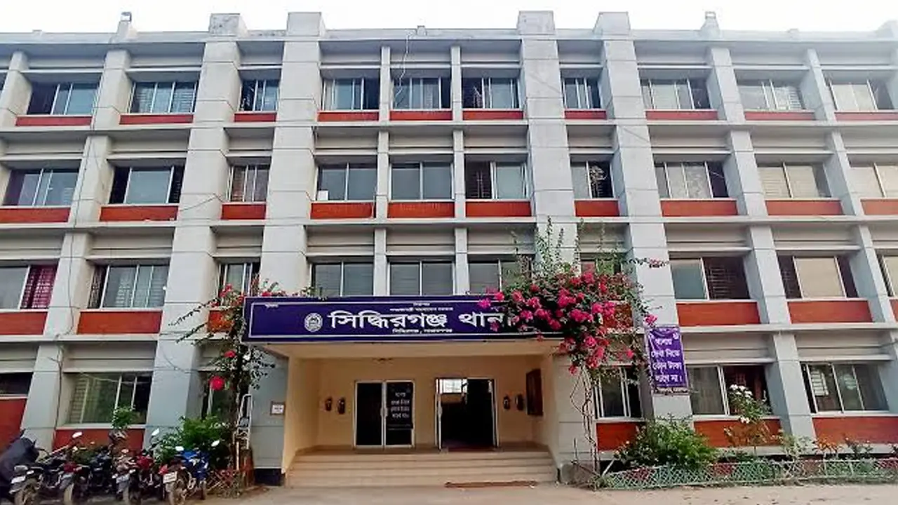 স্বামীর দায়ের করা যৌতুক মামলায় স্ত্রী গ্রেপ্তার