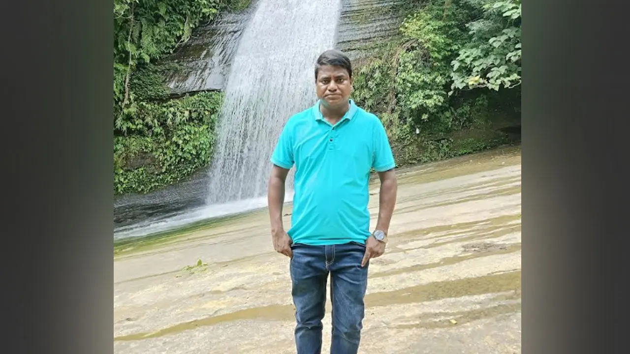 জৈব সারের নামে বর্জ্য বিতরণ : কামারখন্দের সেই কৃষি কর্মকর্তার বদলি