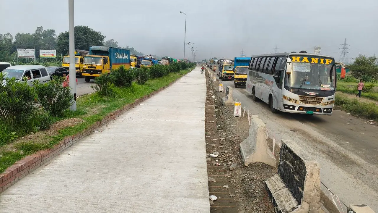 সিরাজগঞ্জে সাময়িক যানজট, স্বাভাবিক হচ্ছে টাঙ্গাইল মহাসড়ক