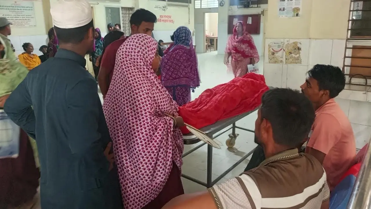 সাপে কাটা কৃষককে ৫ ঘণ্টা ঝাড়ফুঁক, হাসপাতালে পৌঁছানোর আগেই মৃত্যু