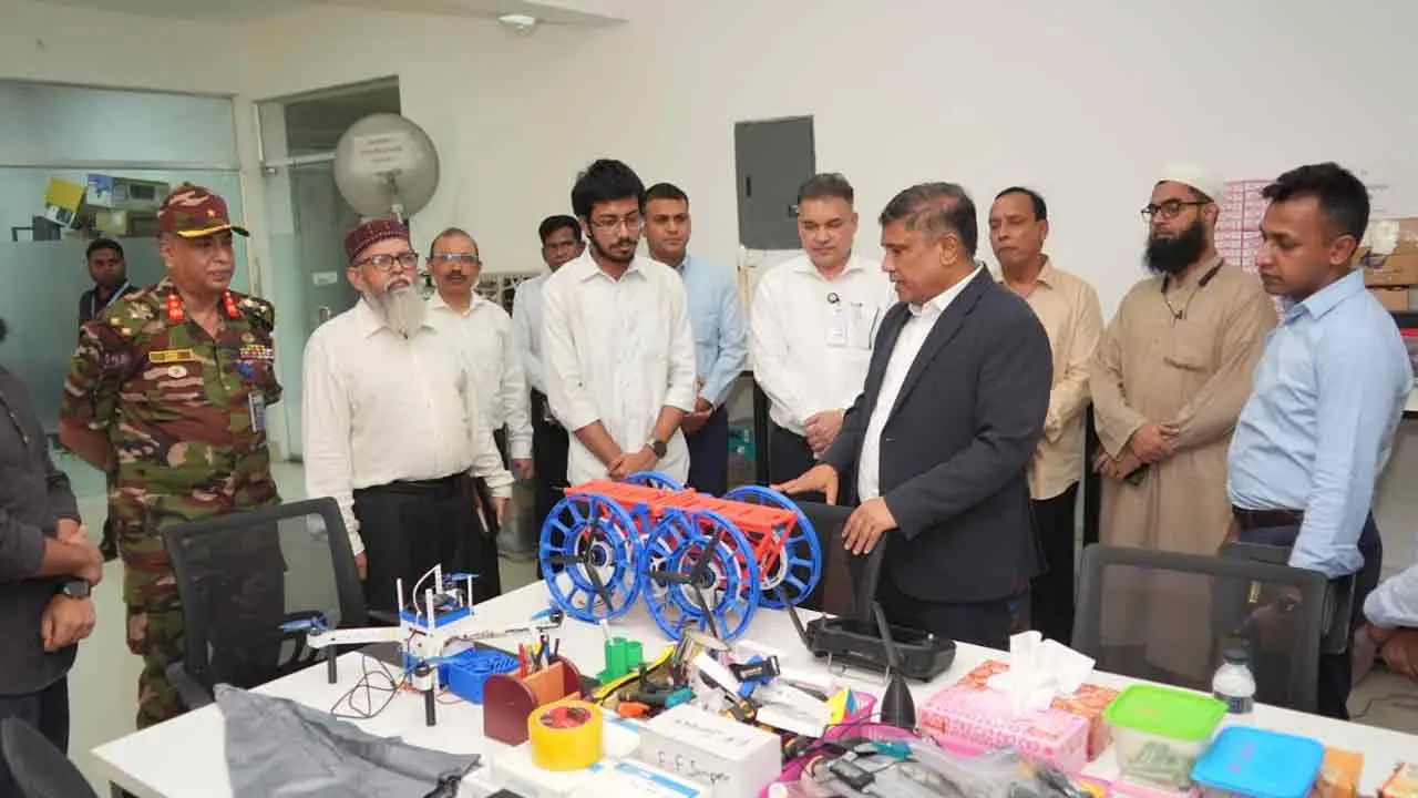 স্পারসো পরিদর্শনে প্রতিরক্ষা উপদেষ্টা