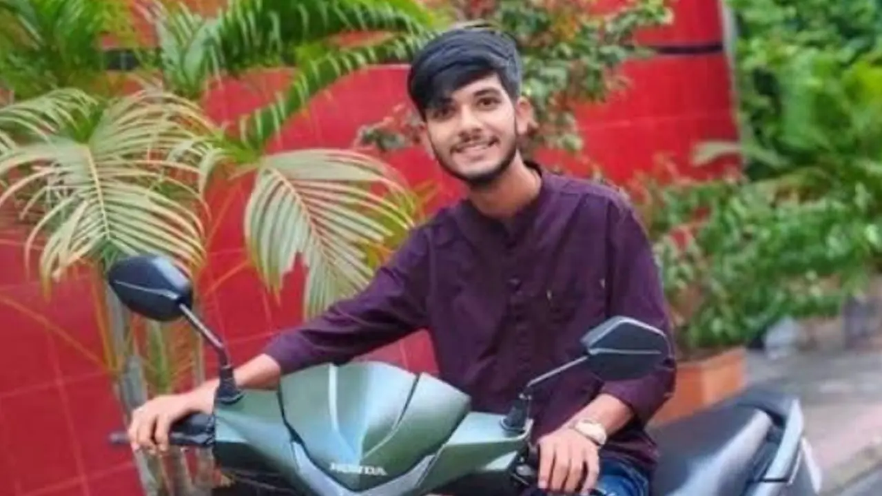 ফেসবুকে লাইভ চলাকালে যুবকের আত্মহত্যা