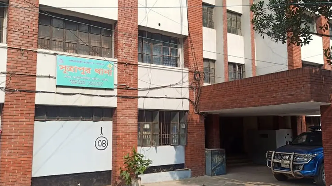 রাজধানীতে তাজিয়া মিছিল থেকে ধাওয়া দিয়ে যুবককে কুপিয়ে হত্যা