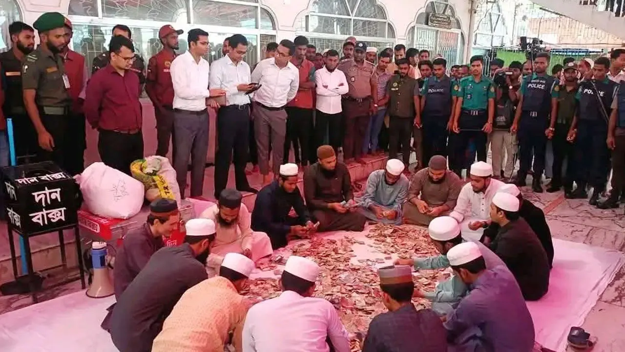 শাহজালালের মাজারের দানবাক্সে ৪ দিনে মিলল ১৭ লাখ ৬৫ হাজার টাকা