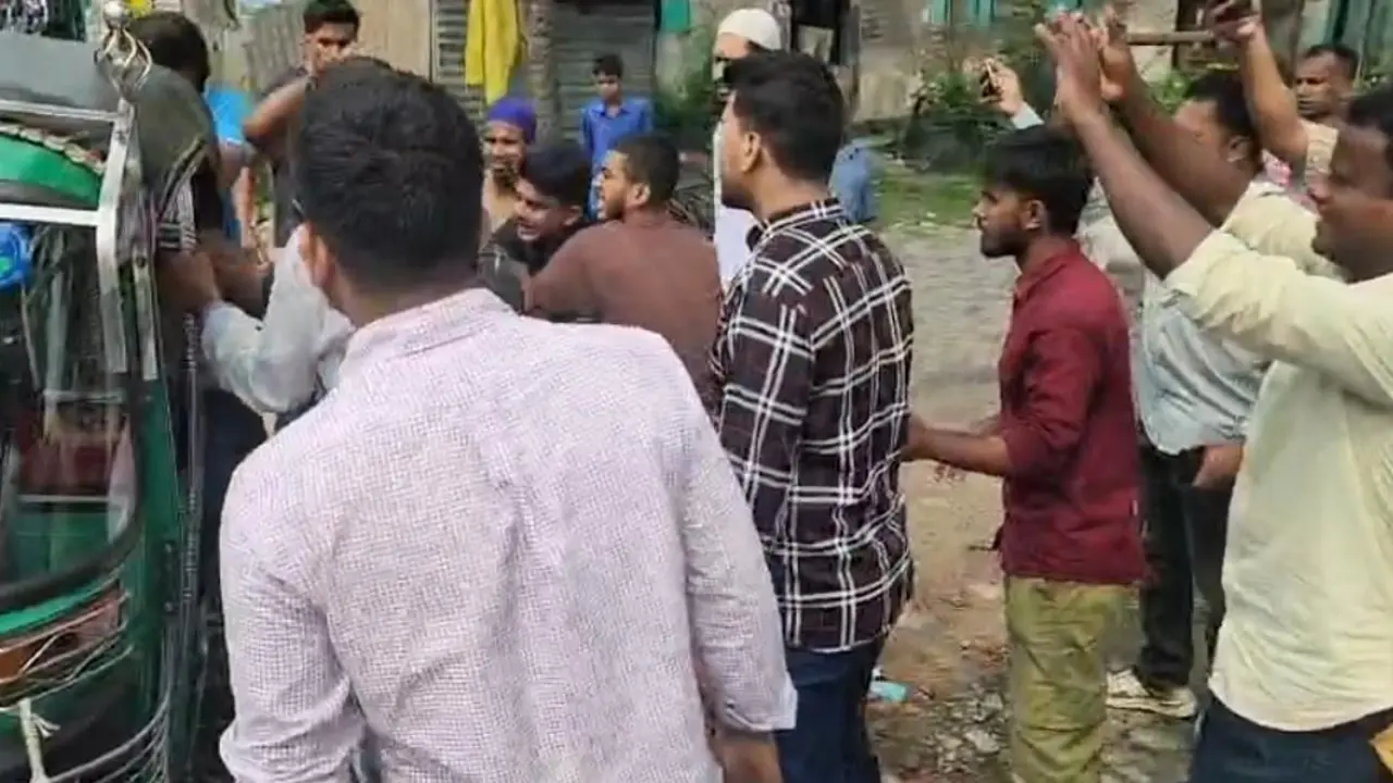 দুই বছর পর বিদ্যালয়ে ফিরতেই প্রধান শিক্ষকের ওপর হামলা
