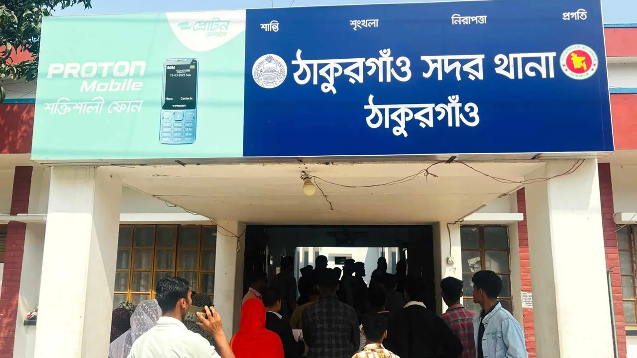 আসামি ধরতে গিয়ে হামলার শিকার পুলিশ, আহত ২