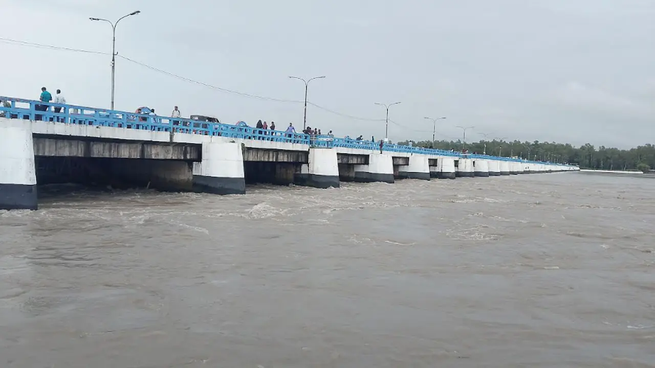 তিস্তার পানি বিপৎসীমা ছুঁই ছুঁই, নিম্নাঞ্চল প্লাবিত হওয়ার শঙ্কা