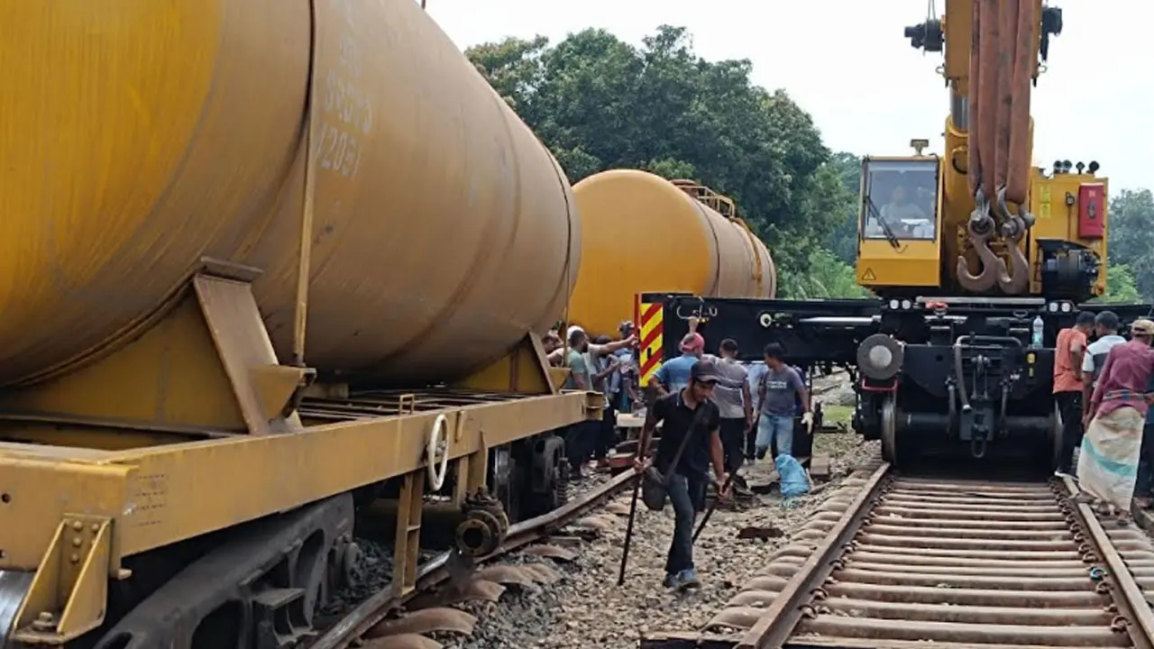 খুলনার সঙ্গে ৮ ঘণ্টা ধরে উত্তরবঙ্গের ট্রেন যোগাযোগ বন্ধ