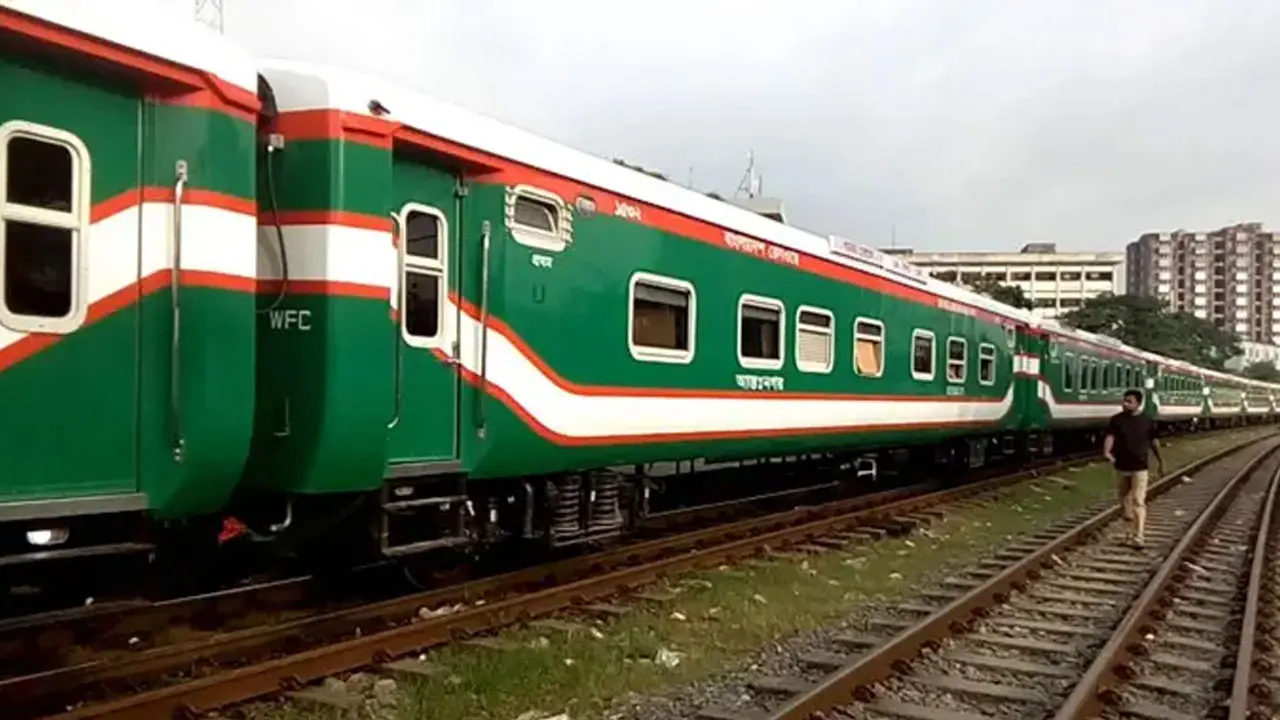 ব্রাহ্মণবাড়িয়ায় চলন্ত ট্রেনে পাথর নিক্ষেপ, যুবক আহত