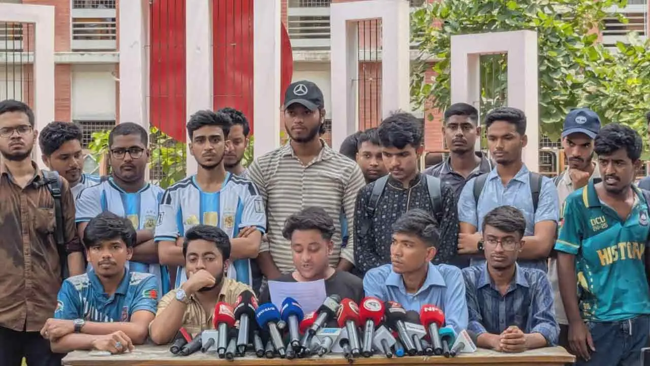 বিজ্ঞপ্তি বাতিলে ঢাকা সেন্ট্রাল ইউনিভার্সিটি শিক্ষার্থীদের আল্টিমেটাম