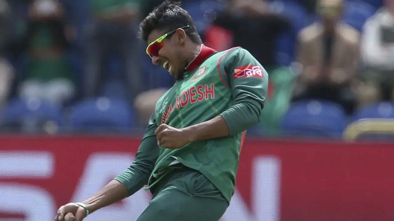 বোলিংয়ে এসেই মোসাদ্দেকের উইকেট