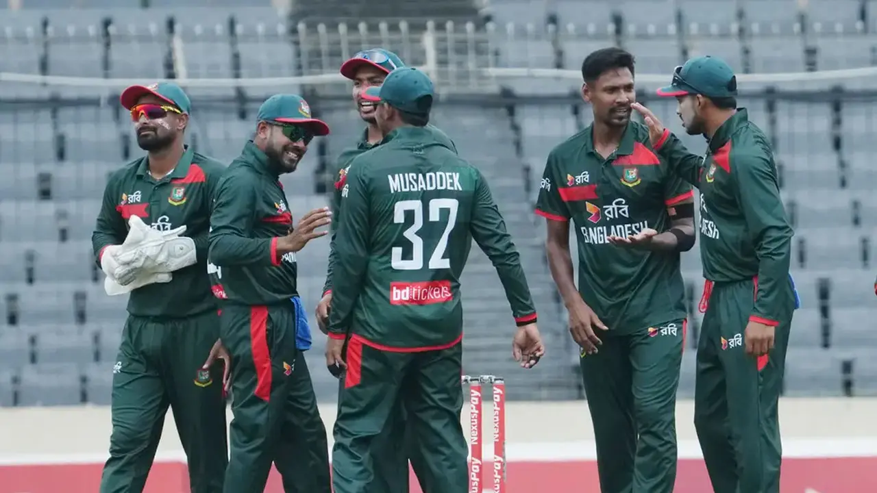 অস্ট্রেলিয়ার বিপক্ষে সিরিজ জয়ে ২ কোটি বোনাস পাচ্ছেন মিরাজরা
