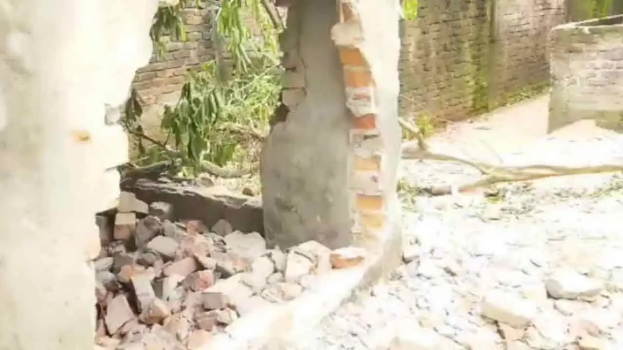 পটিয়ায় শিশু জায়হান হত্যা : খুনিদের ঘর গুঁড়িয়ে দিলো বিক্ষুব্ধ জনতা