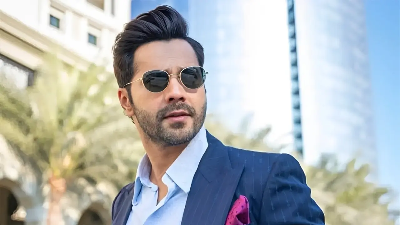 ‘আলাদা কোনো মুখোশ পরার চেষ্টা করি না’