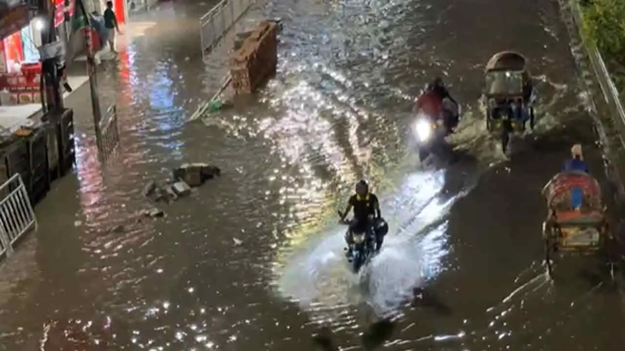 লঘুচাপের প্রভাবে বাড়তে পারে বৃষ্টি