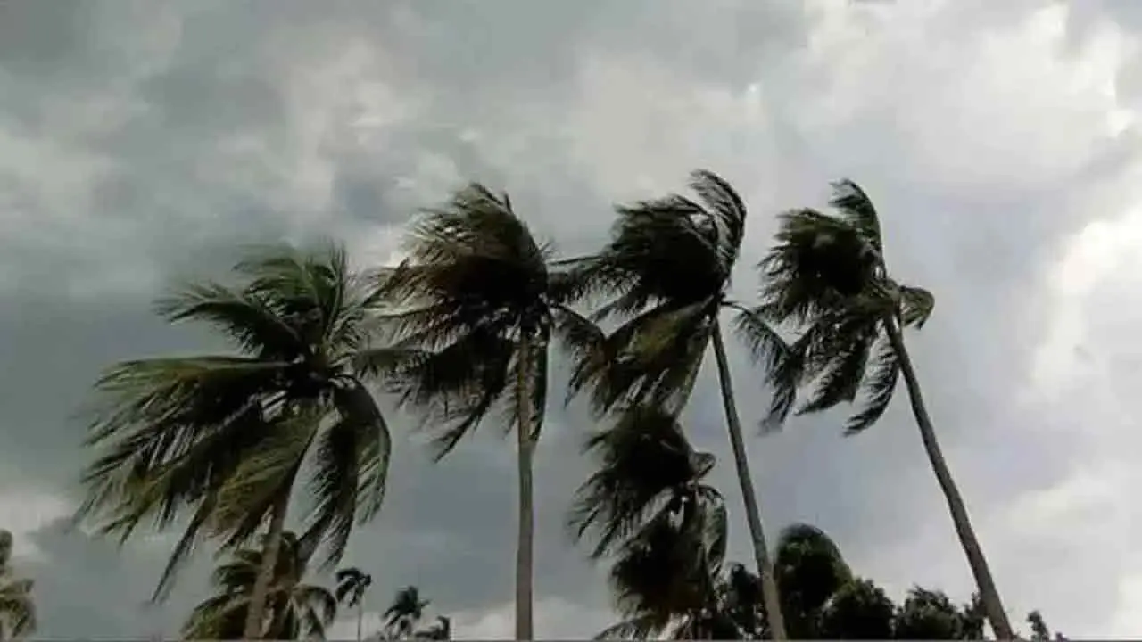 সন্ধ্যার মধ্যে যেসব অঞ্চলে ৬০ কিমি বেগে ঝড় হতে পারে