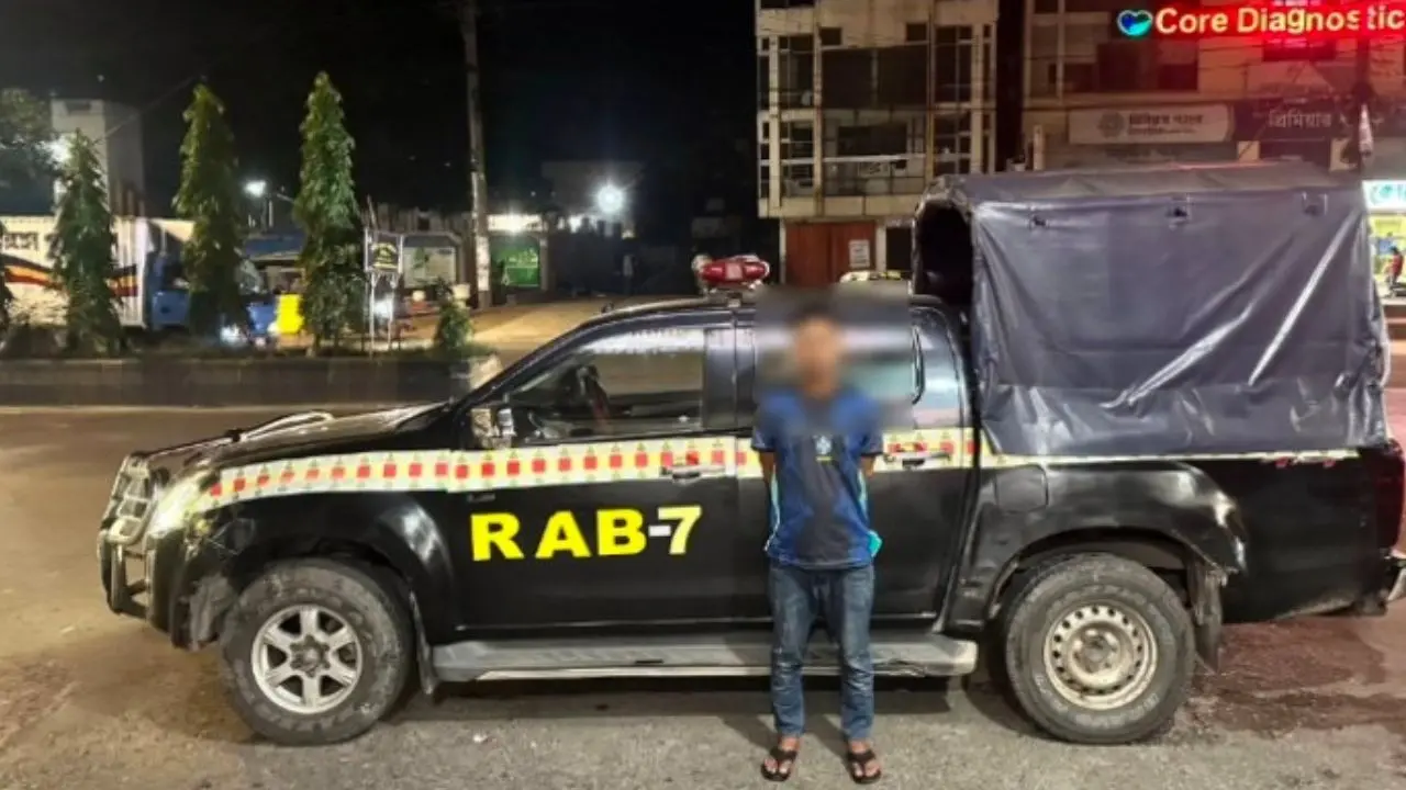 চট্টগ্রামে ১৭ হাজার ৭২৫ পিস ইয়াবাসহ মাদক কারবারি আটক