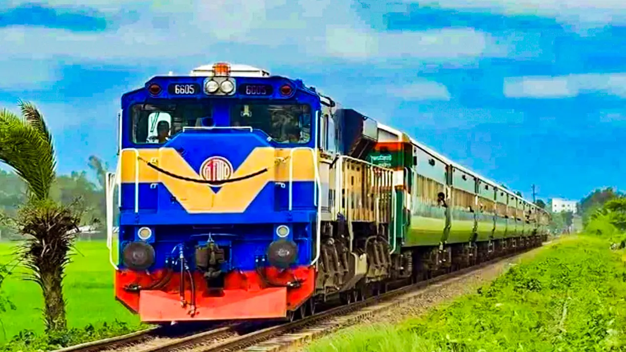 সাড়ে ৩ ঘণ্টা পর ময়মনসিংহ-চট্টগ্রাম রুটে ট্রেন চলাচল স্বাভাবিক