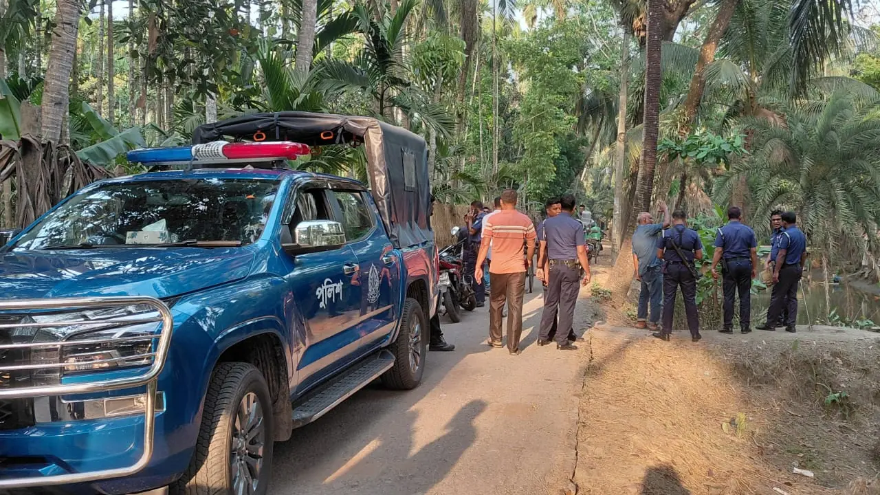 বাগেরহাটে পুলিশকে কুপিয়ে আসামি ছিনতাই