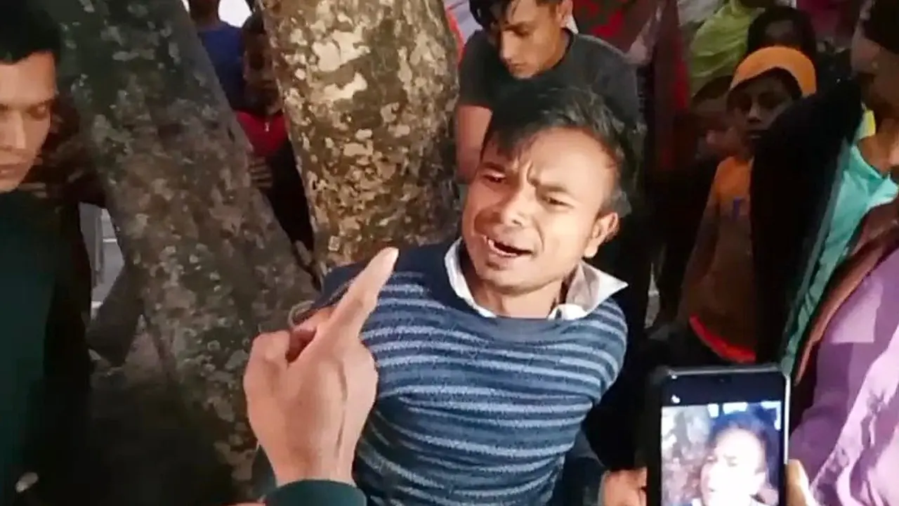 অটোরিকশা চুরি করে পালাতে গিয়ে ধরা, গাছে বেঁধে জিজ্ঞাসাবাদ