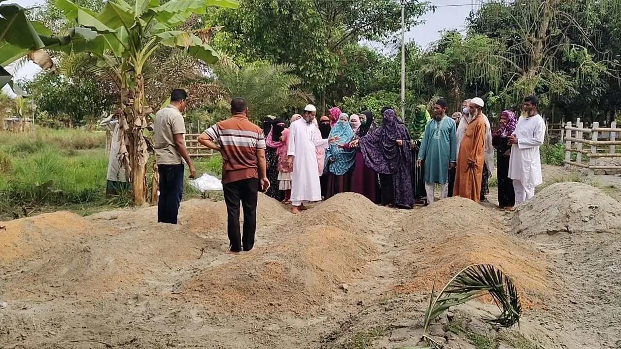 কান্না থামেনি স্বজনদের, জামাইয়ের কবর দেখতে এলেন শ্বশুর