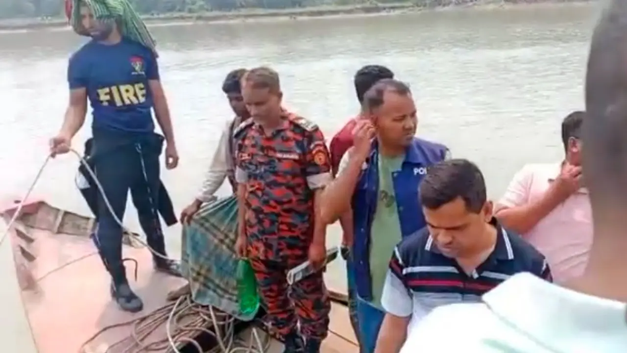 বাউফলে লঞ্চের ধাক্কায় ট্রলার ডুবি, দুইজনের মরদেহ উদ্ধার