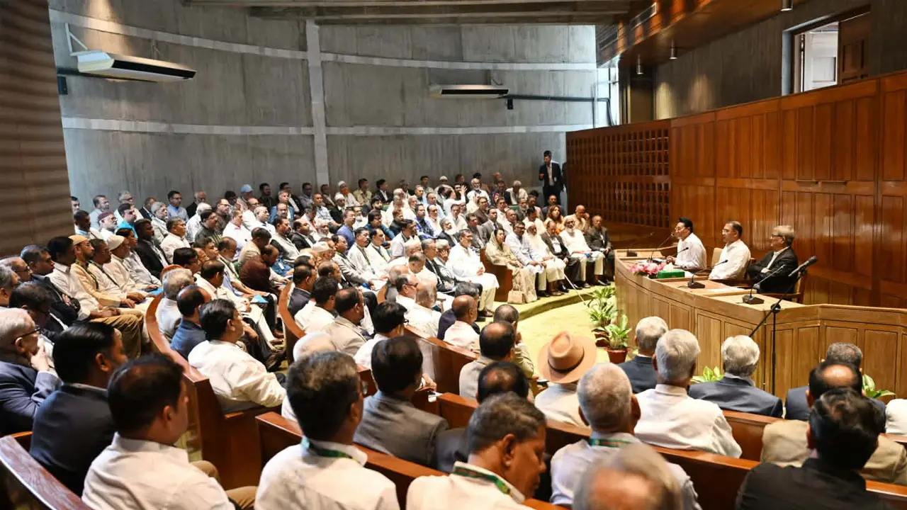 প্রধানমন্ত্রীর সঙ্গে সরকার দলীয় সংসদ সদস্যদের বৈঠক