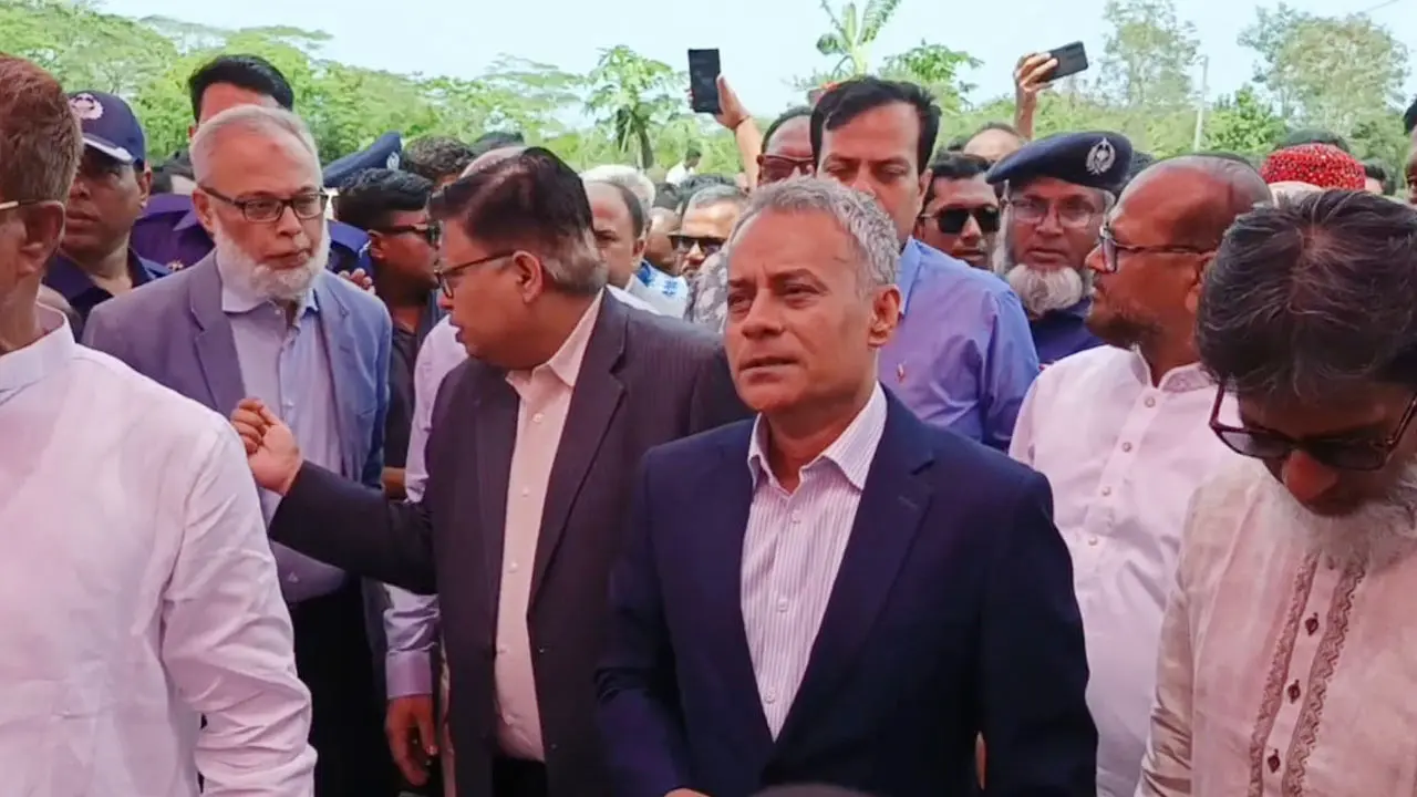 বিপুল সংখ্যক মানুষ ঢাকা ছাড়লেও সড়কে বড় ধরনের ভোগান্তি নেই
