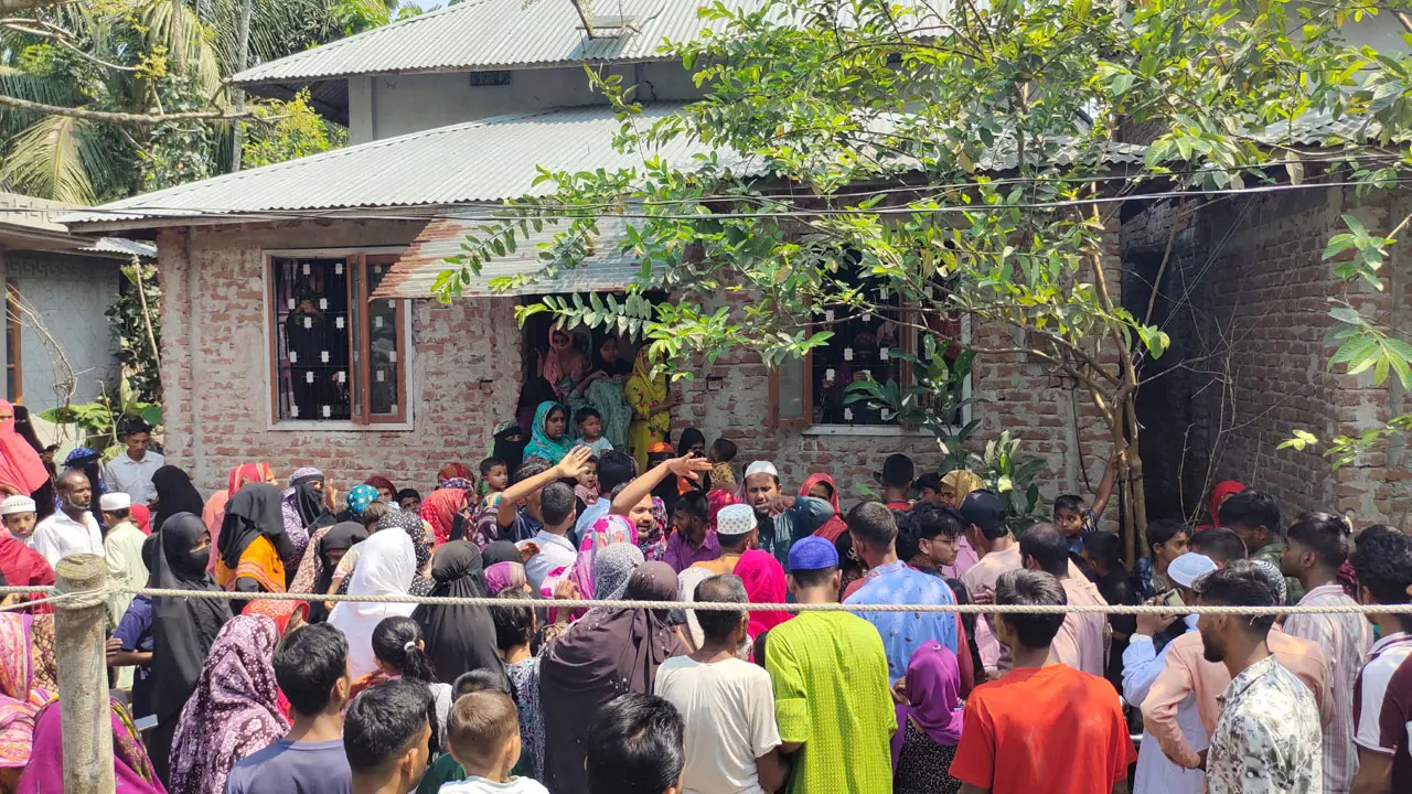 সদরঘাটে লঞ্চ দুর্ঘটনায় প্রাণ হারানো সোহেলের দাফন সম্পন্ন, গ্রামজুড়ে শোক