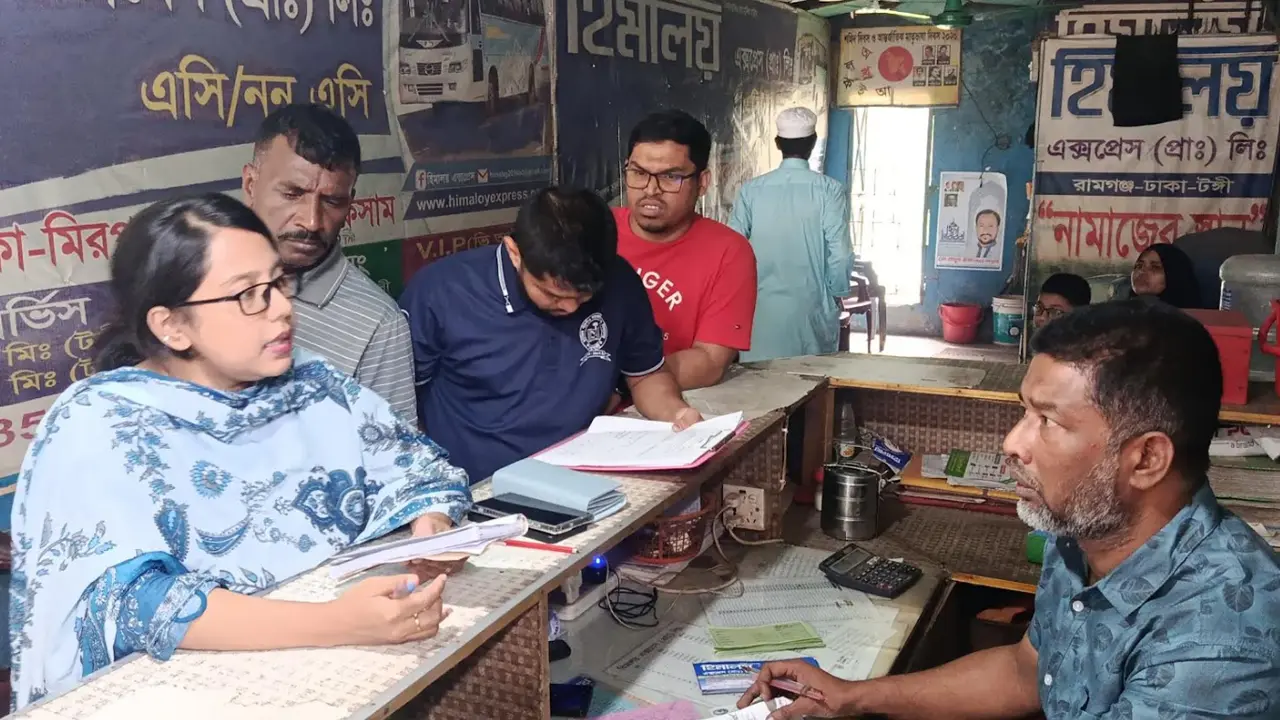 অতিরিক্ত ১০০ টাকা বাস ভাড়া নিয়ে জরিমানা গুনলেন ১০ হাজার টাকা