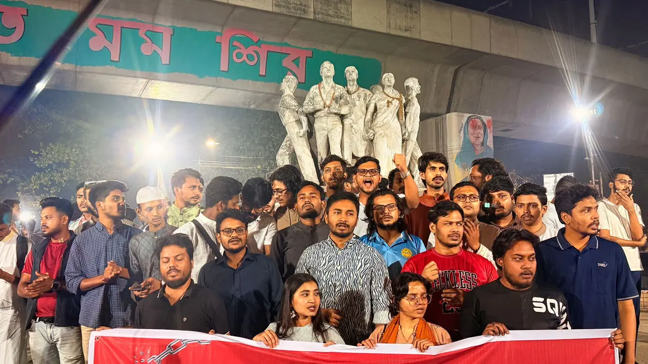 হাদীর খুনিদের ভারত থেকে ফিরিয়ে এনে বিচারের দাবিতে ছাত্রশক্তির বিক্ষোভ