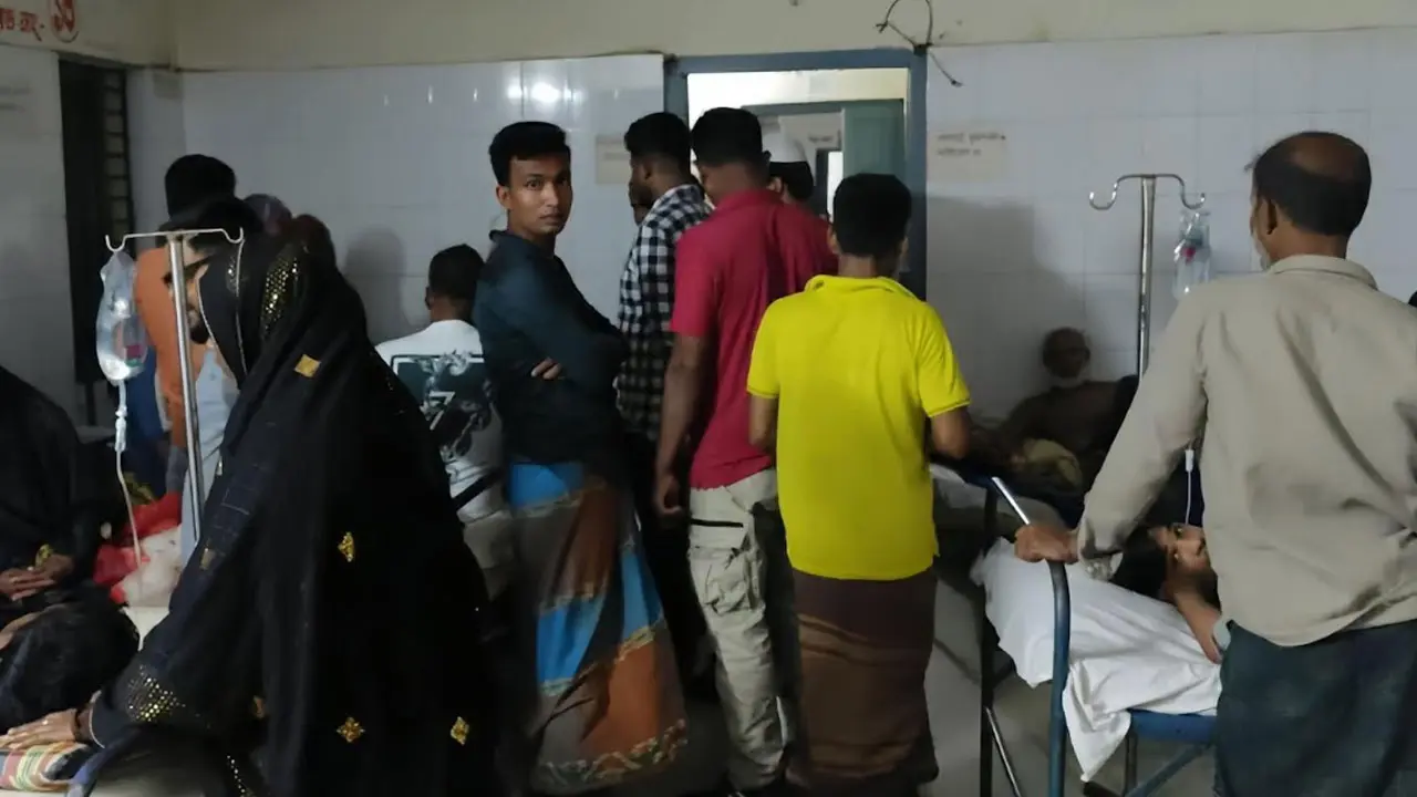 কবরস্থানের গেট নির্মাণ নিয়ে দুই পক্ষের সংঘর্ষ, নারীসহ আহত ৬
