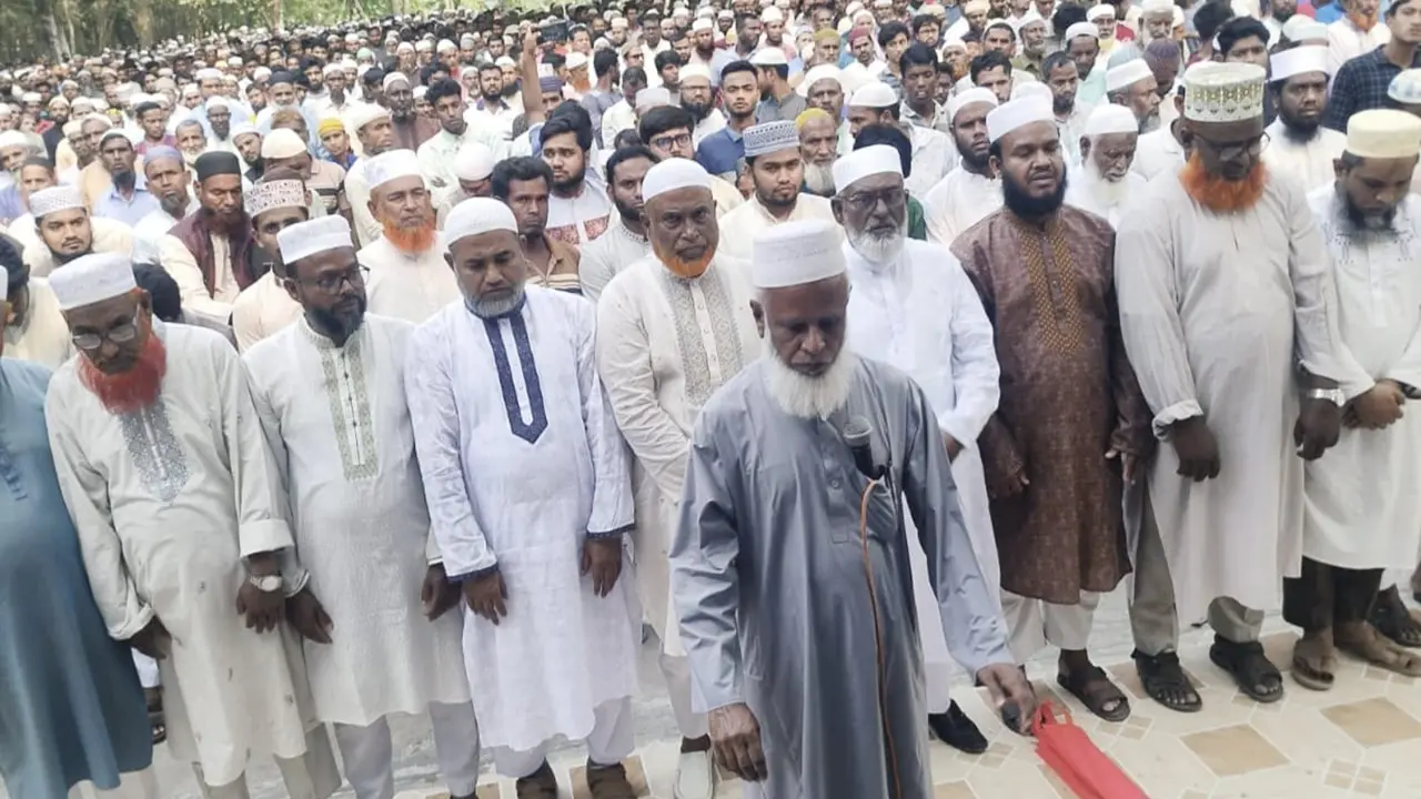 বড় ভাইয়ের পাশে সেই জামায়াত নেতার দাফন সম্পন্ন