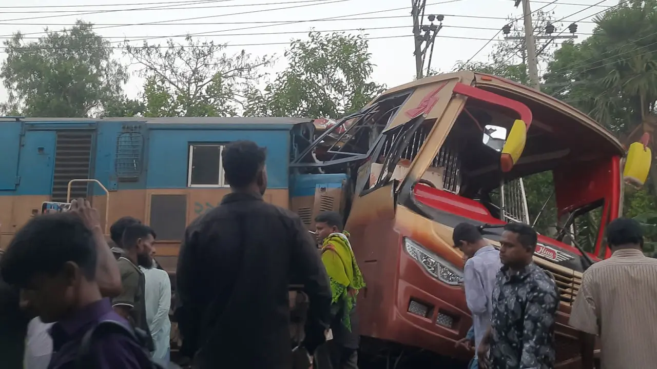 কুমিল্লায় ট্রেন দুর্ঘটনায় নিহত ১২ জনের পরিচয় মিলেছে