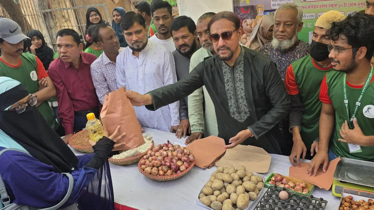 প্লাস্টিক জমা দিলেই মিলবে ‘রমজানের বাজার’