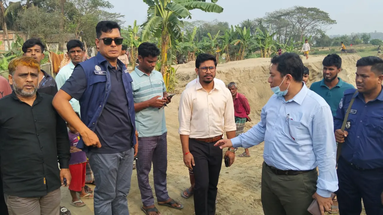আনোয়ারায় দুই বালু পয়েন্টে অভিযান, দুই লাখ টাকা জরিমানা