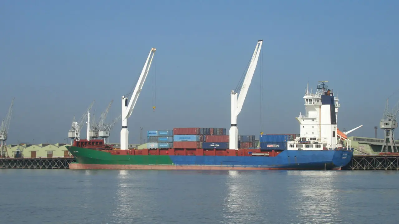 চট্টগ্রাম ও মোংলা বন্দরের একাধিক প্রকল্পে দুর্নীতি অনুসন্ধানে দুদক