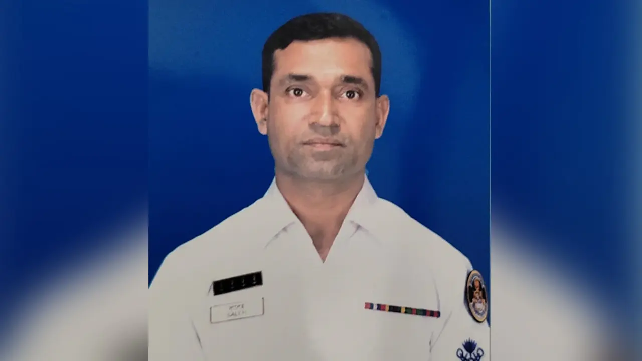 নিজের অস্ত্রের গুলিতে কোস্ট গার্ড সদস্য নিহত
