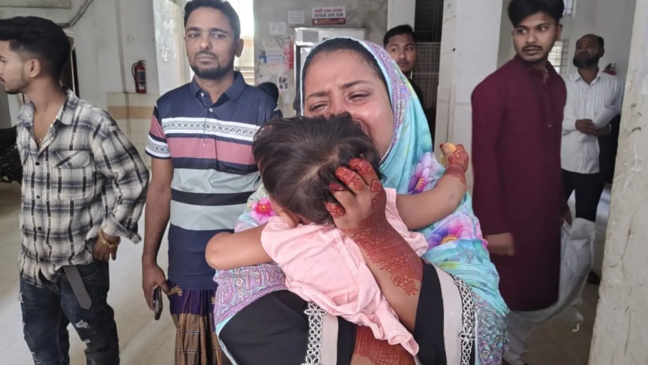 লাশ নিতে আসা স্বজনদের আহাজারিতে স্তব্ধ কুমেক হাসপাতাল
