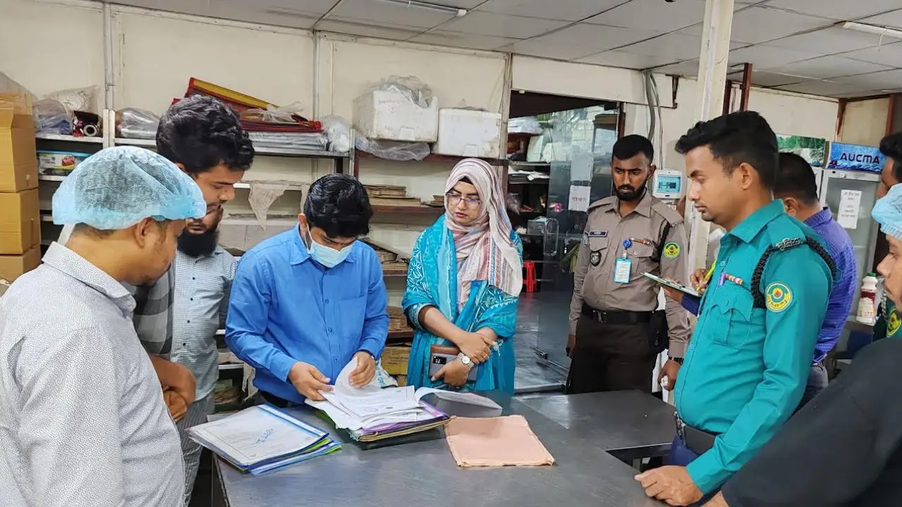 চট্টগ্রামে অস্বাস্থ্যকর পরিবেশে খাবার তৈরি, হোম রেসিপিকে জরিমানা