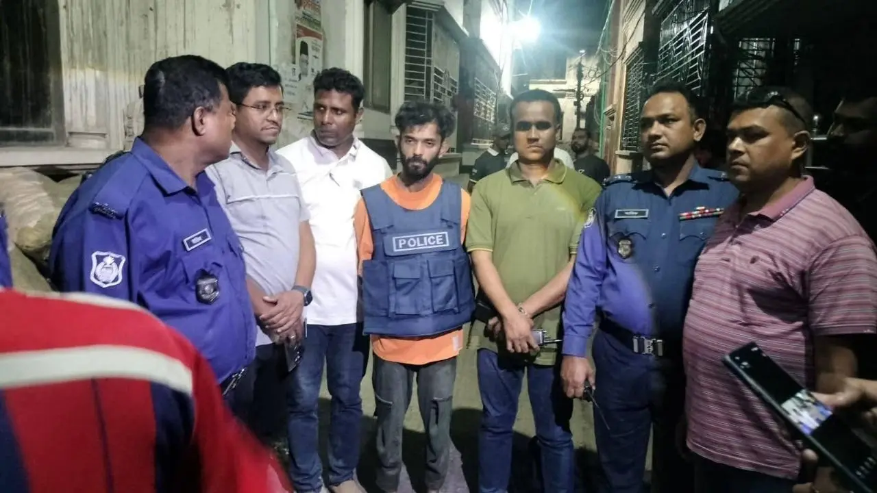 নারায়ণগঞ্জে ছিনতাই হওয়া পুলিশের পিস্তল উদ্ধার, আটক ৩