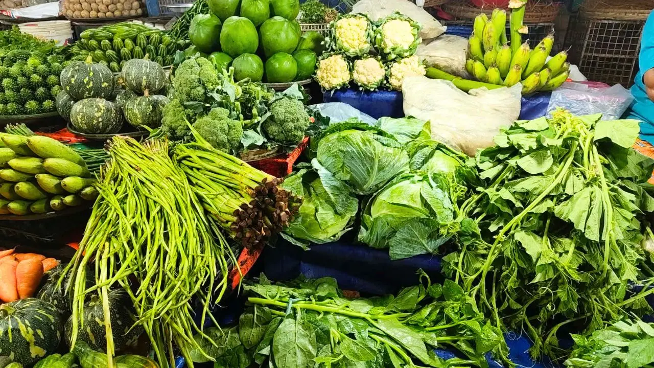 ক্রেতার আনাগোনা কম, সবজির বাজারে স্বস্তি