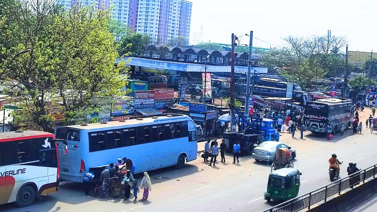 ভোগান্তি এড়াতে অগ্রিম টিকিট, ‘পেরেশানি ছাড়াই ঢাকায় ফিরেছি’